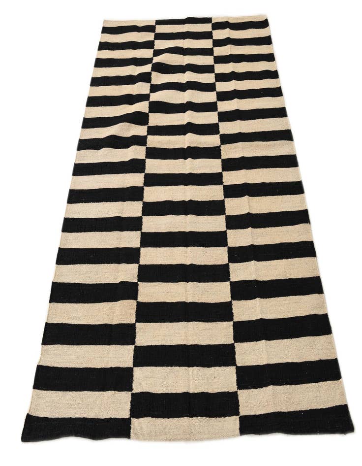 Detail image of  4' 3 x 5' 10  Hand Woven Kilim Modern Wool Rug