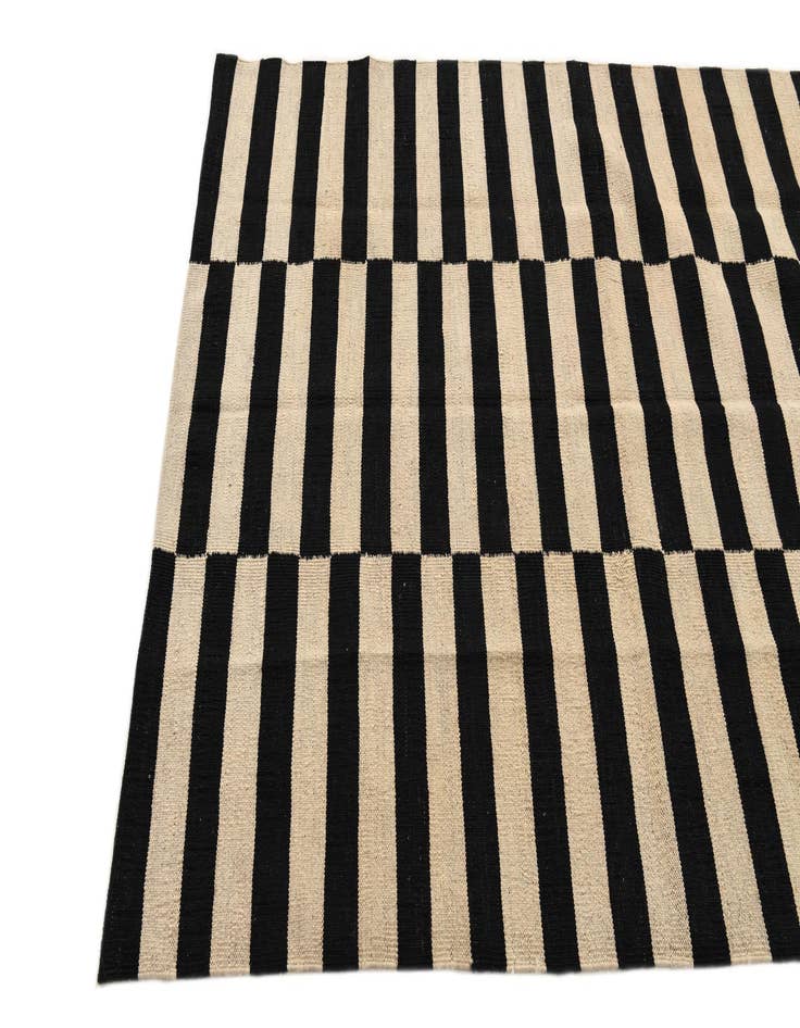 Detail image of  4' 3 x 5' 10  Hand Woven Kilim Modern Wool Rug