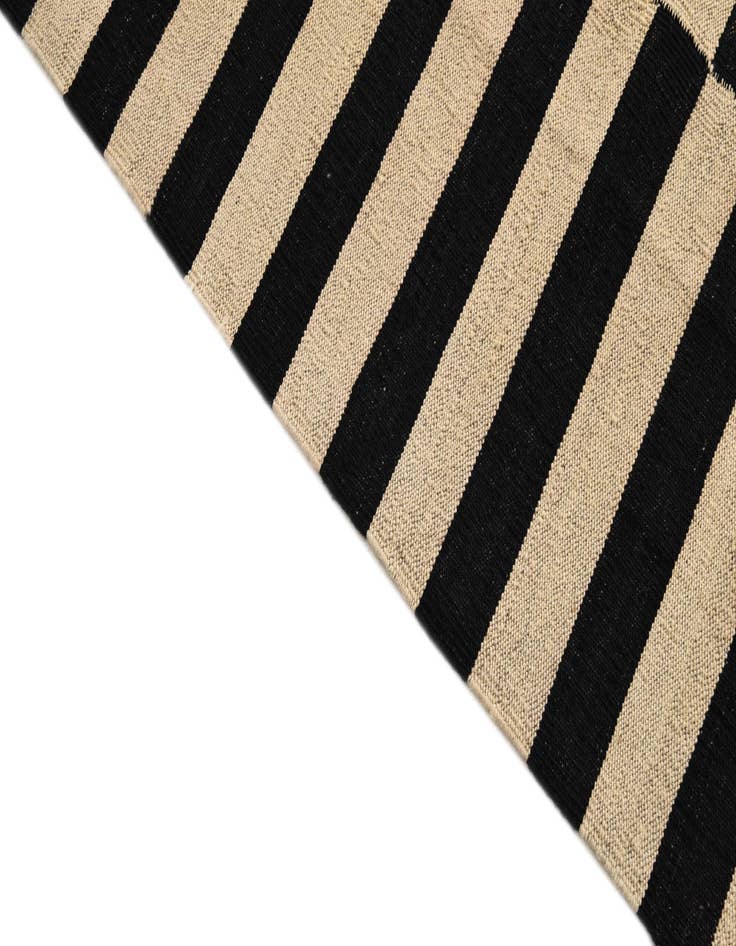 Detail image of  4' 3 x 5' 10  Hand Woven Kilim Modern Wool Rug