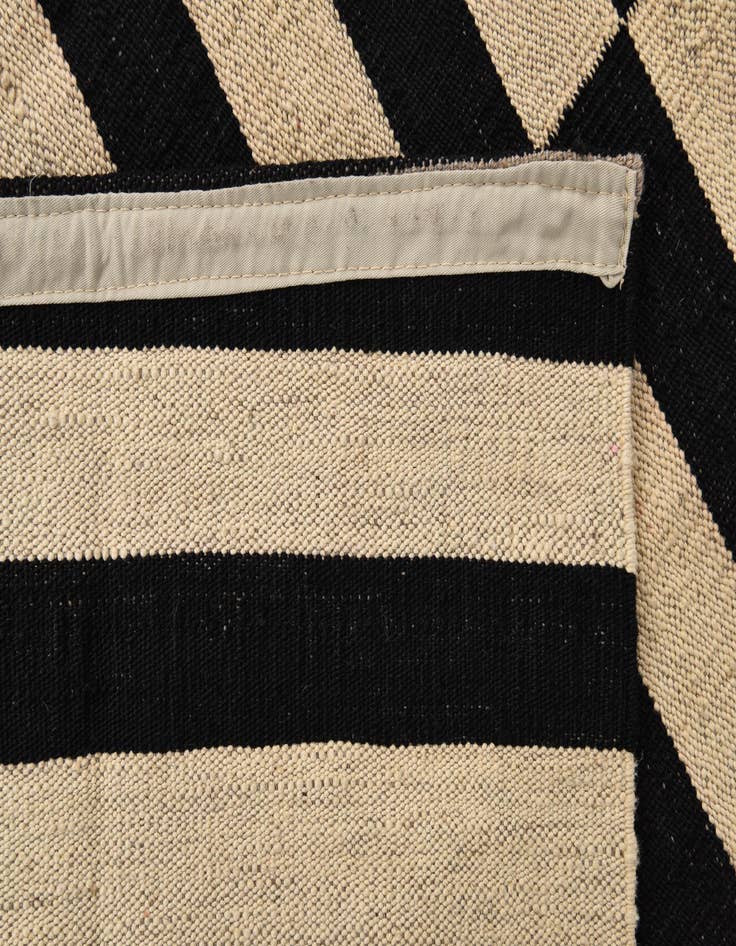 Detail image of  4' 3 x 5' 10  Hand Woven Kilim Modern Wool Rug