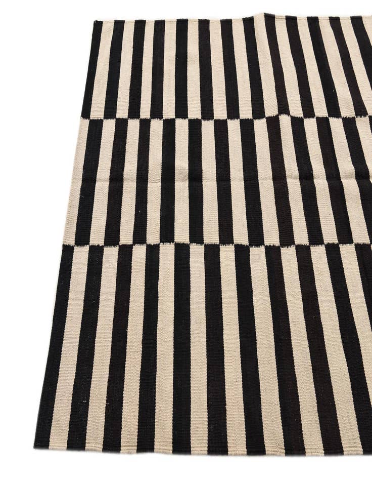 Detail image of  4' 3 x 5' 10  Hand Woven Kilim Modern Wool Rug