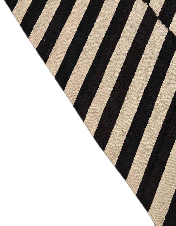 Detail image of  4' 3 x 5' 10  Hand Woven Kilim Modern Wool Rug