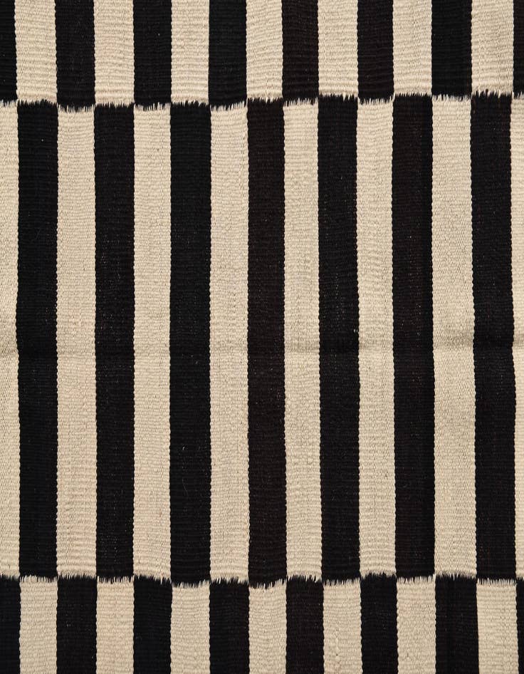 Detail image of  4' 3 x 5' 10  Hand Woven Kilim Modern Wool Rug