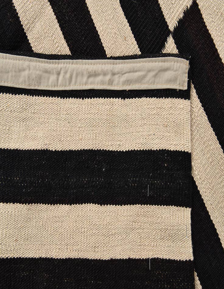 Detail image of  4' 3 x 5' 10  Hand Woven Kilim Modern Wool Rug