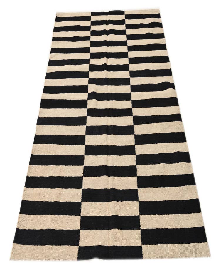 Detail image of  4' 2 x 5' 10  Hand Woven Kilim Modern Wool Rug