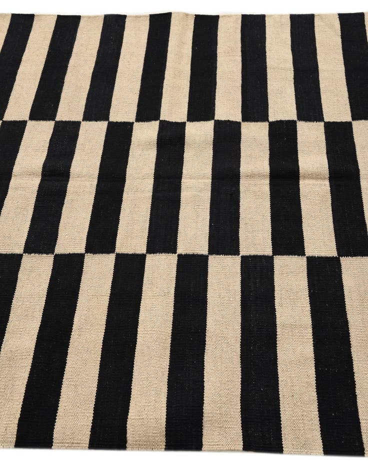 Detail image of  4' 2 x 5' 10  Hand Woven Kilim Modern Wool Rug