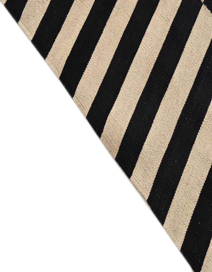 Detail image of  4' 2 x 5' 10  Hand Woven Kilim Modern Wool Rug