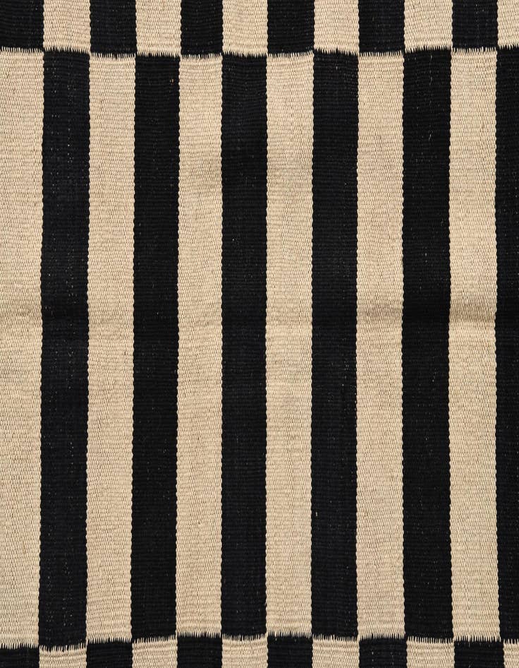 Detail image of  4' 2 x 5' 10  Hand Woven Kilim Modern Wool Rug