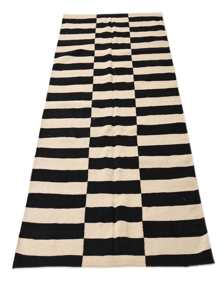 Detail image of  4' 3 x 5' 11  Hand Woven Kilim Modern Wool Rug