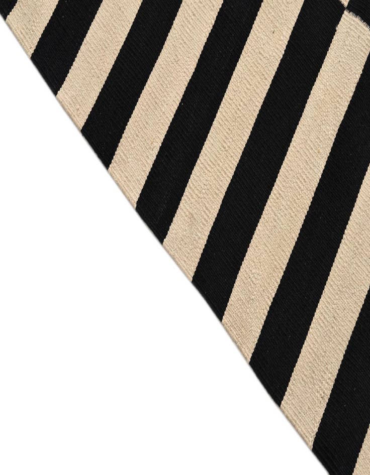 Detail image of  4' 3 x 5' 11  Hand Woven Kilim Modern Wool Rug