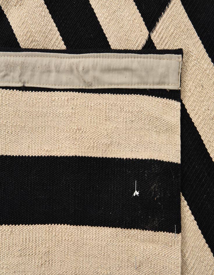 Detail image of  4' 3 x 5' 11  Hand Woven Kilim Modern Wool Rug