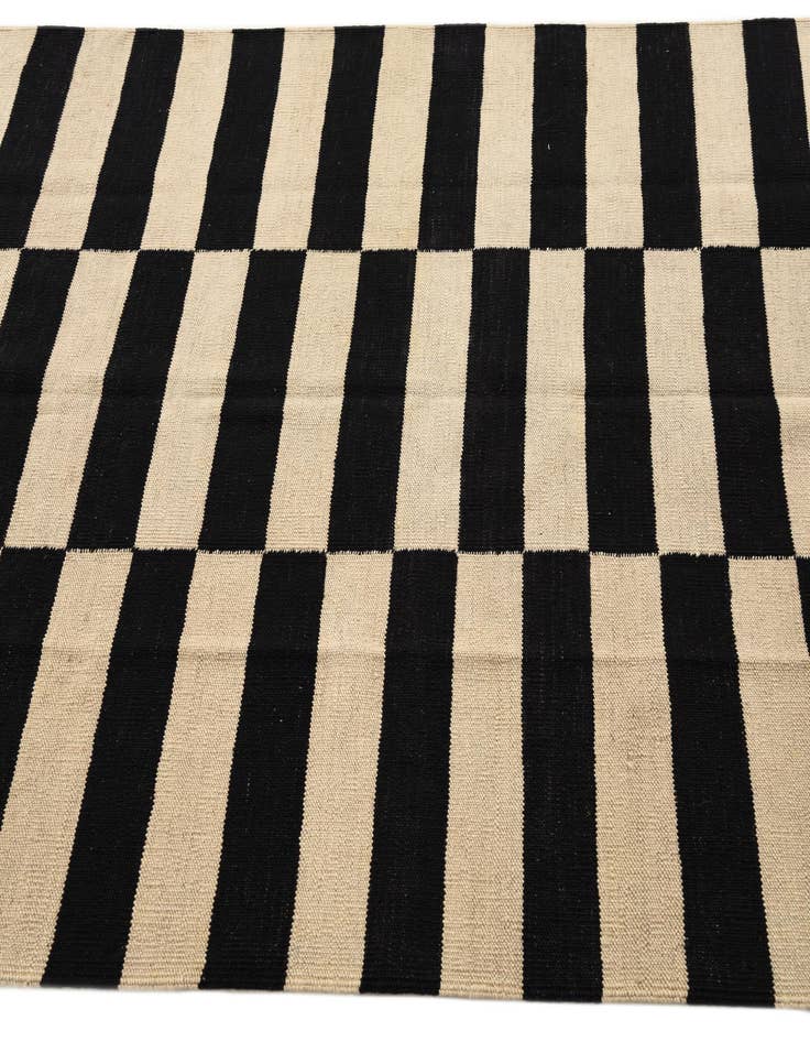 Detail image of  4' 3 x 5' 9  Hand Woven Kilim Modern Wool Rug