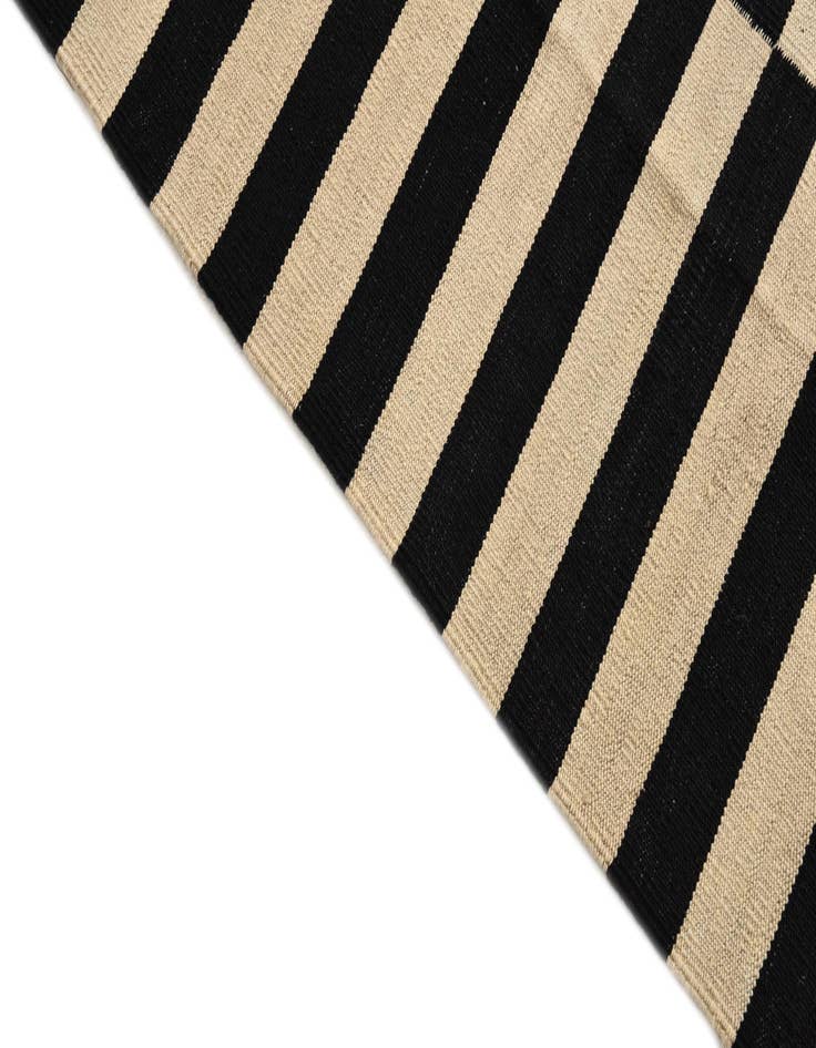 Detail image of  4' 3 x 5' 9  Hand Woven Kilim Modern Wool Rug