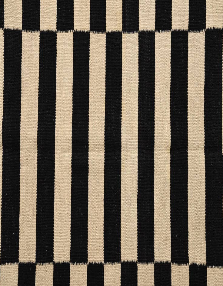 Detail image of  4' 3 x 5' 9  Hand Woven Kilim Modern Wool Rug