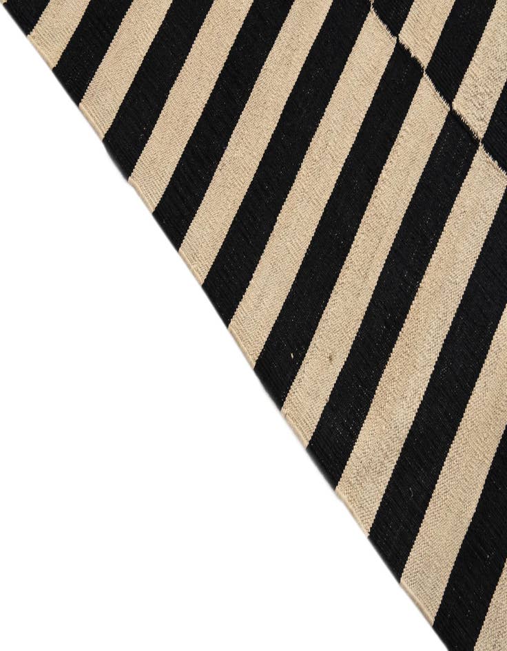 Detail image of  4' 3 x 5' 10  Hand Woven Kilim Modern Wool Rug