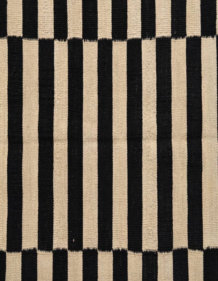 Detail image of  4' 3 x 5' 10  Hand Woven Kilim Modern Wool Rug