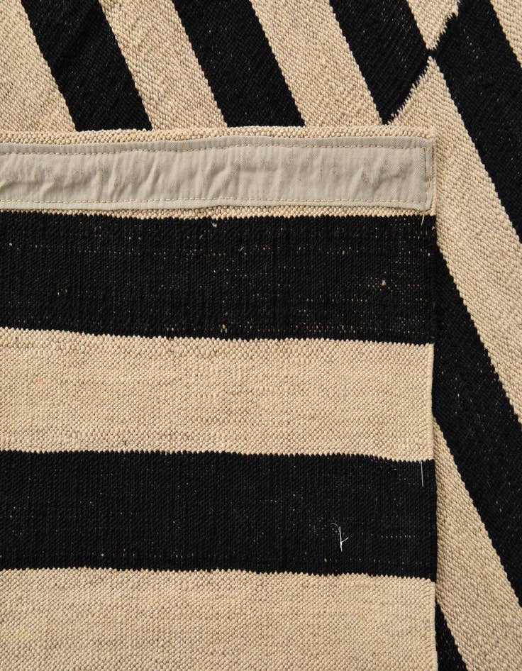 Detail image of  4' 3 x 5' 10  Hand Woven Kilim Modern Wool Rug