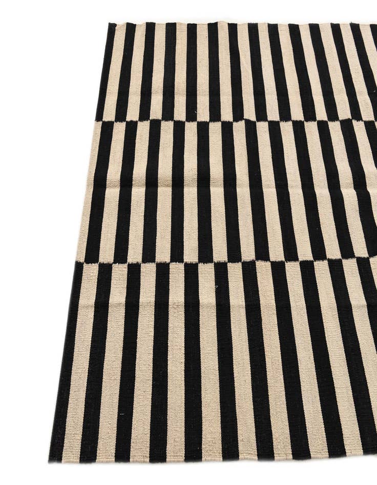 Detail image of  4' 4 x 5' 9  Hand Woven Kilim Modern Wool Rug