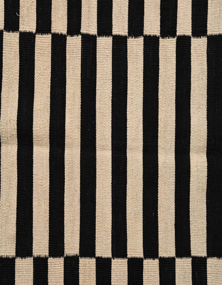 Detail image of  4' 4 x 5' 9  Hand Woven Kilim Modern Wool Rug