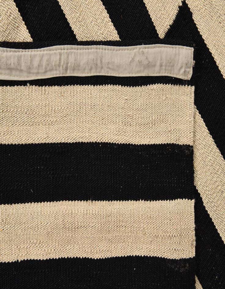 Detail image of  4' 2 x 6'  Hand Woven Kilim Modern Wool Rug