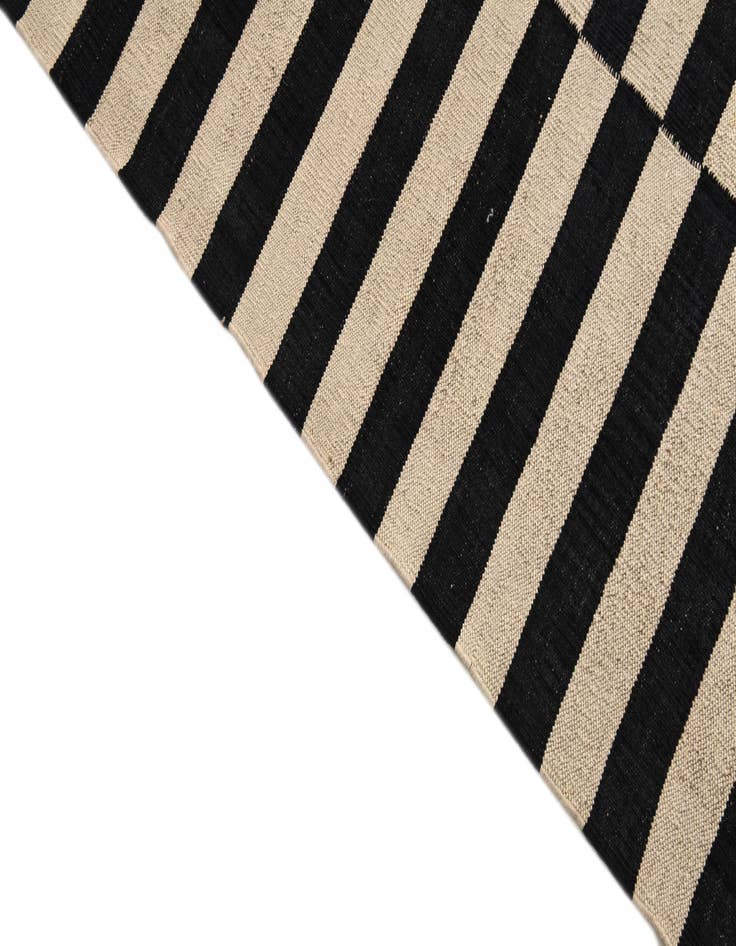 Detail image of  4' 4 x 5' 9  Hand Woven Kilim Modern Wool Rug