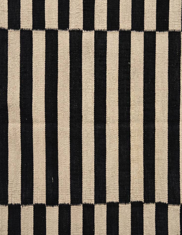 Detail image of  4' 4 x 5' 9  Hand Woven Kilim Modern Wool Rug