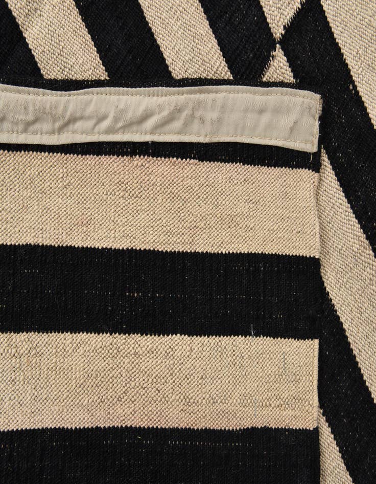 Detail image of  4' 4 x 5' 9  Hand Woven Kilim Modern Wool Rug