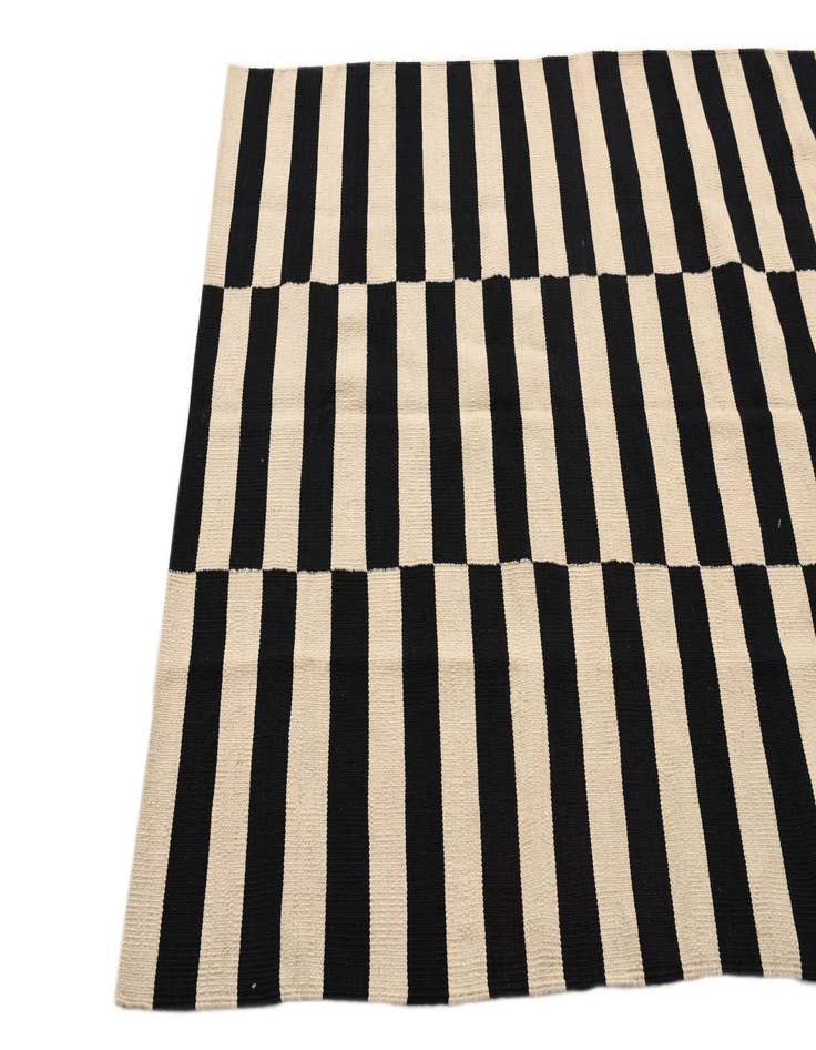 Detail image of  4' 3 x 5' 10  Hand Woven Kilim Modern Wool Rug