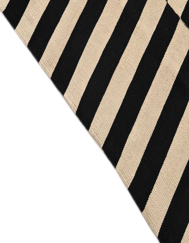 Detail image of  4' 3 x 5' 10  Hand Woven Kilim Modern Wool Rug