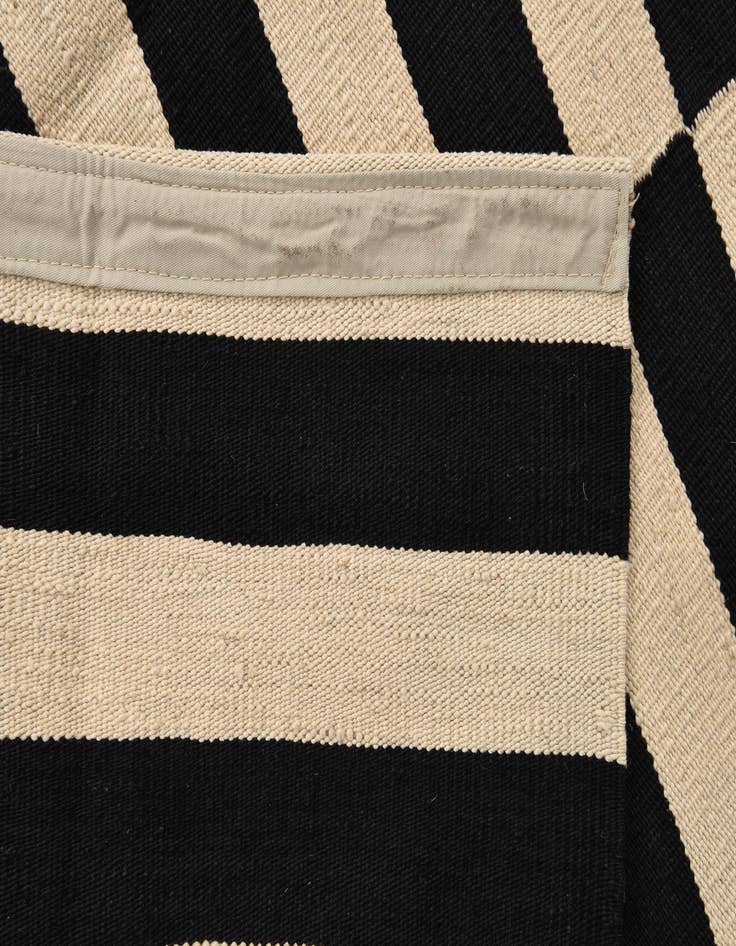 Detail image of  4' 3 x 5' 10  Hand Woven Kilim Modern Wool Rug