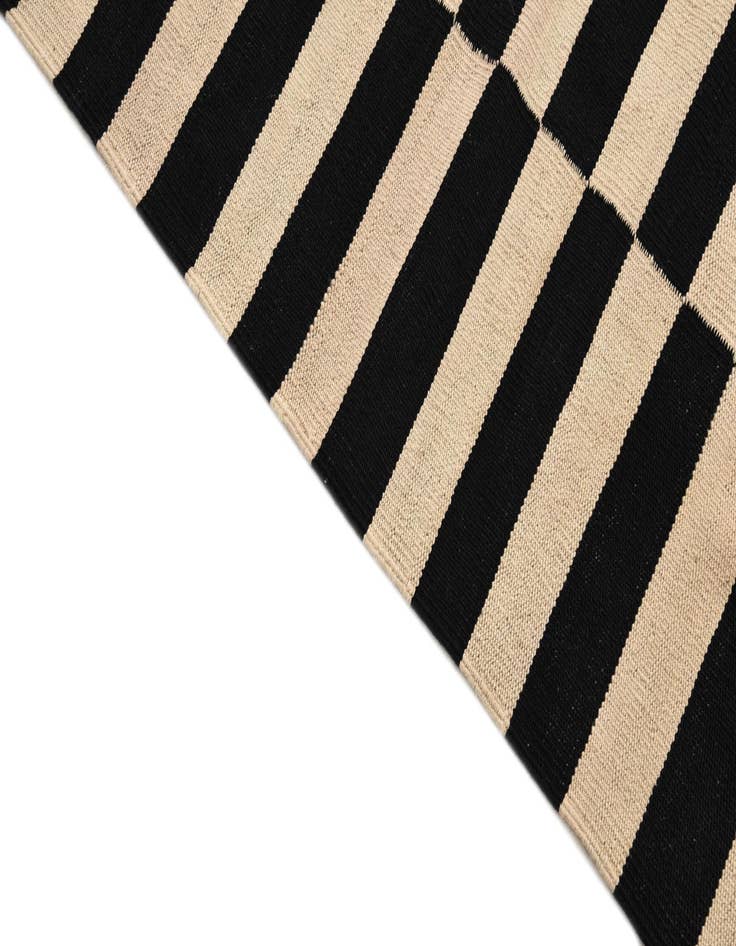 Detail image of  4' 1 x 5' 11  Hand Woven Kilim Modern Wool Rug