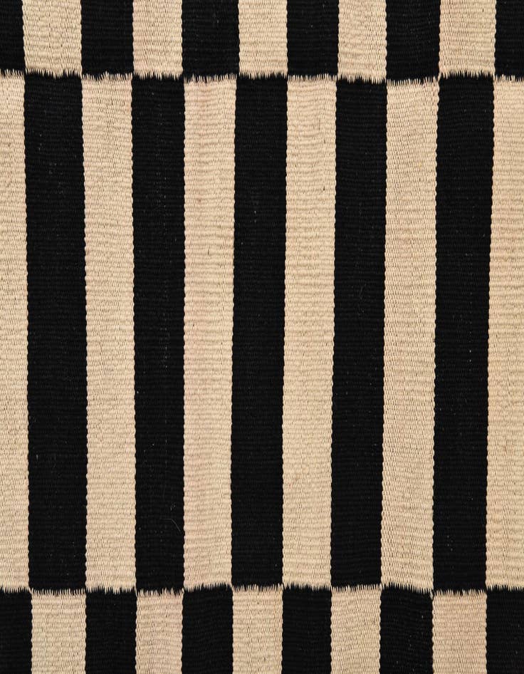 Detail image of  4' 1 x 5' 11  Hand Woven Kilim Modern Wool Rug
