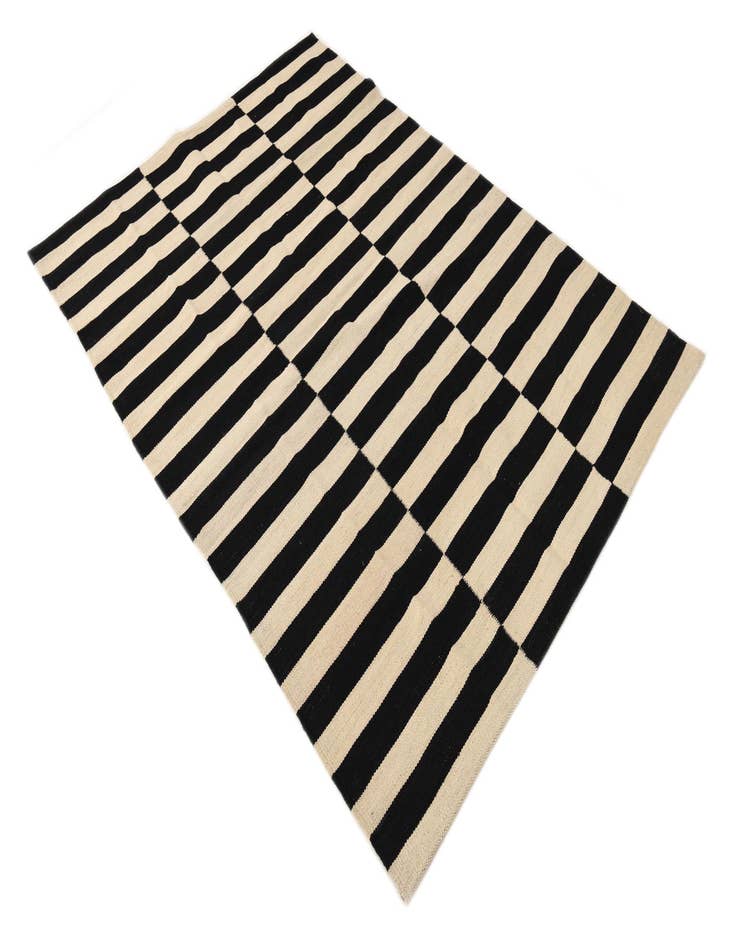 Detail image of  4' 1 x 5' 11  Hand Woven Kilim Modern Wool Rug