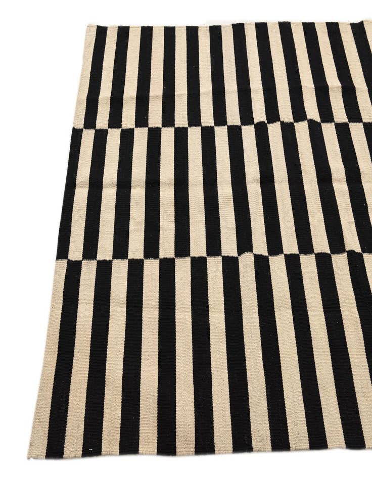 Detail image of  4' 1 x 5' 11  Hand Woven Kilim Modern Wool Rug