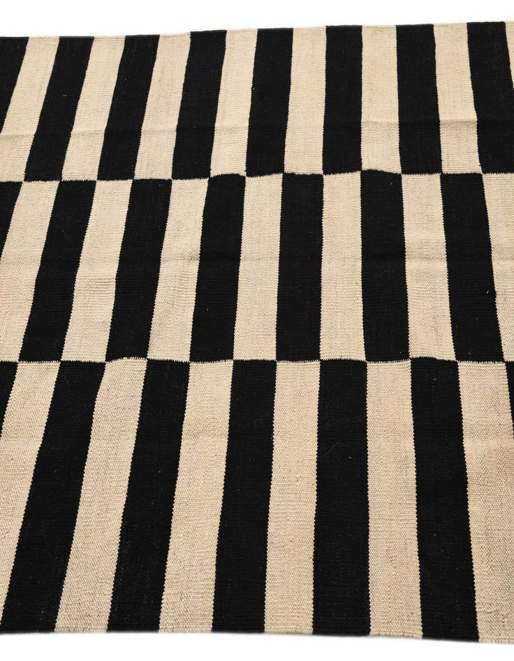 Detail image of  4' 1 x 5' 11  Hand Woven Kilim Modern Wool Rug