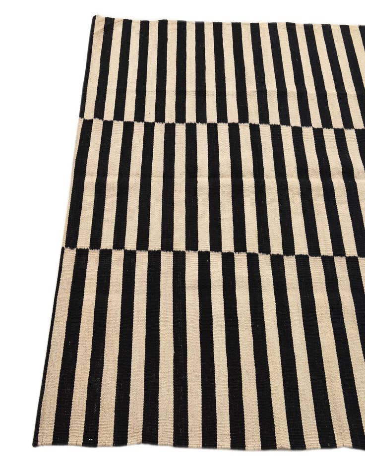 Detail image of  4' 1 x 5' 8  Hand Woven Kilim Modern Wool Rug