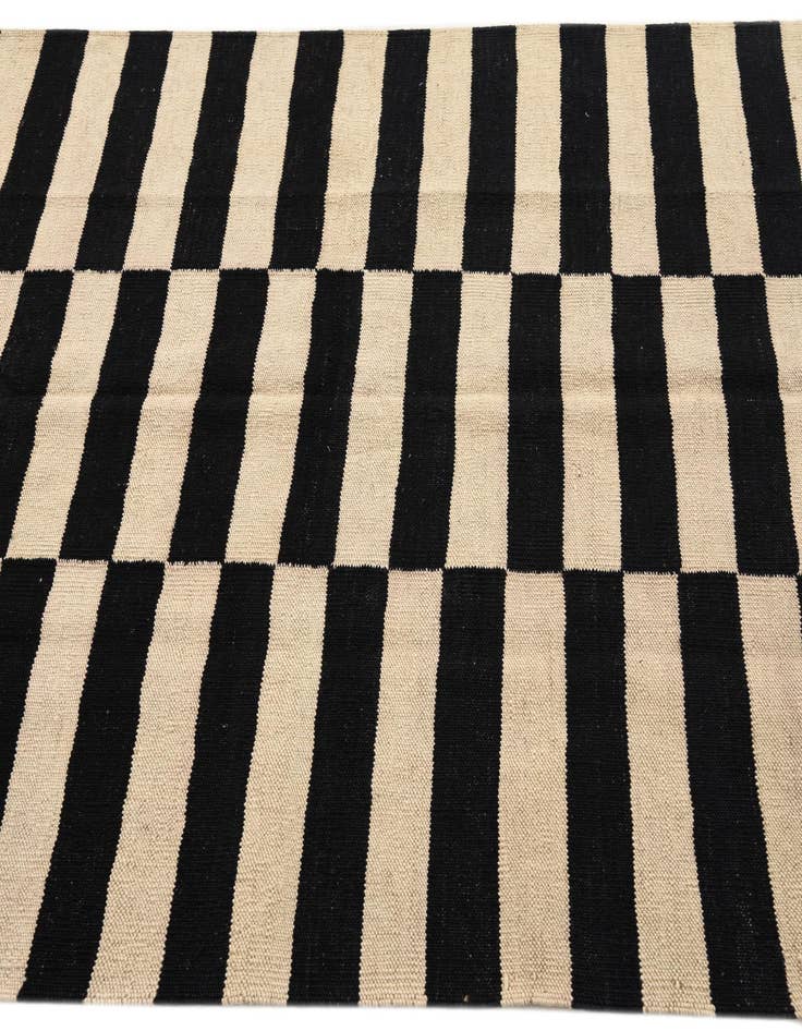 Detail image of  4' 1 x 5' 8  Hand Woven Kilim Modern Wool Rug