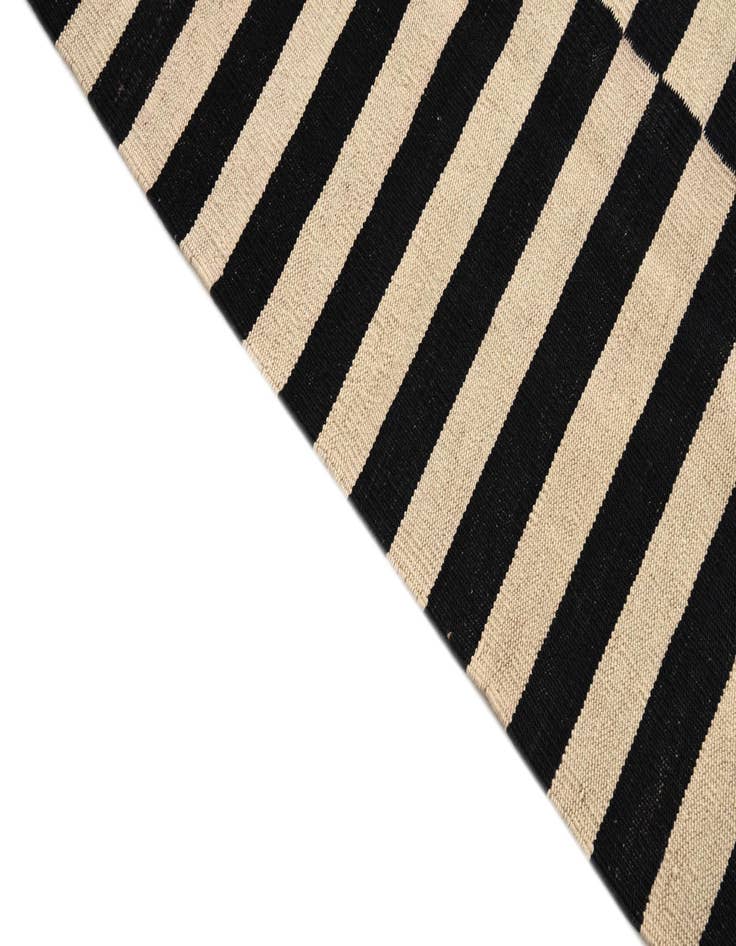 Detail image of  4' 1 x 5' 8  Hand Woven Kilim Modern Wool Rug