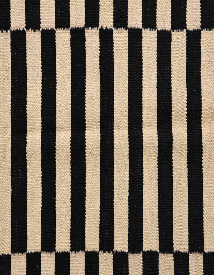 Detail image of  4' 1 x 5' 8  Hand Woven Kilim Modern Wool Rug