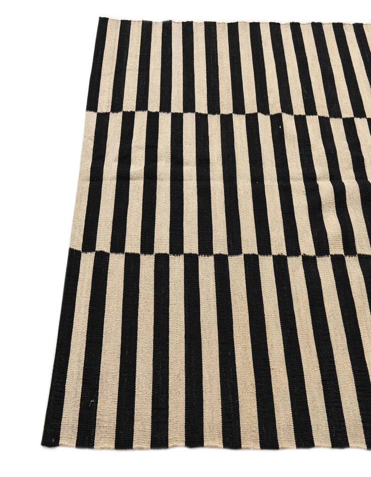 Detail image of  4' 2 x 5' 11  Hand Woven Kilim Modern Wool Rug