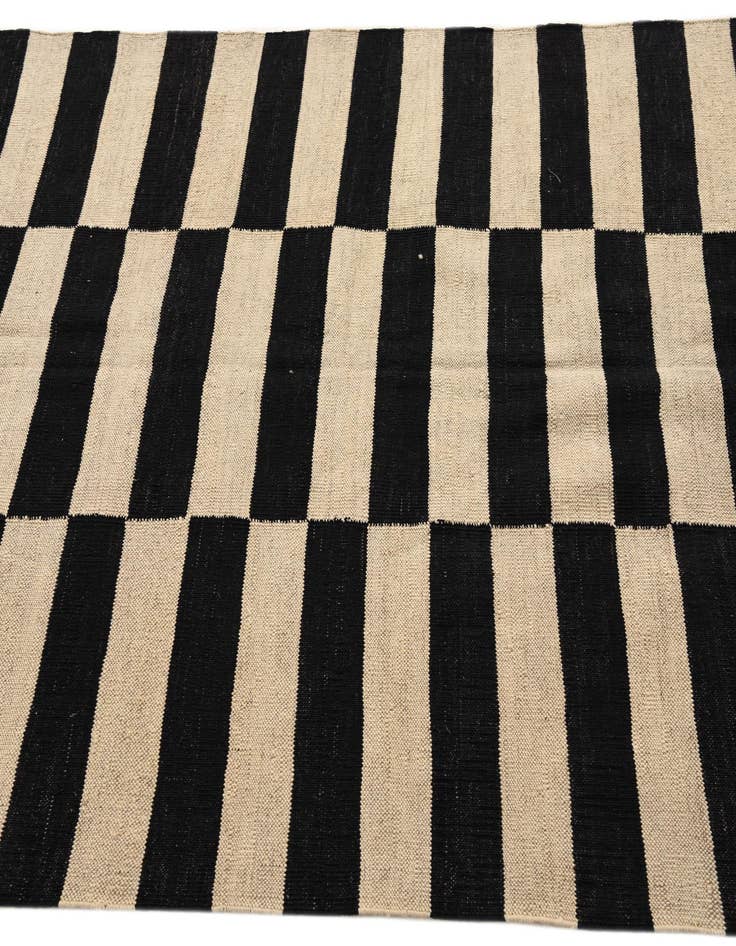 Detail image of  4' 2 x 5' 11  Hand Woven Kilim Modern Wool Rug