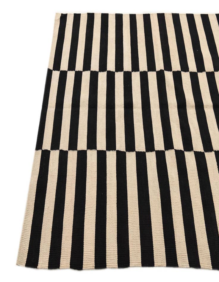 Detail image of  4' 3 x 6' 1  Hand Woven Kilim Modern Wool Rug