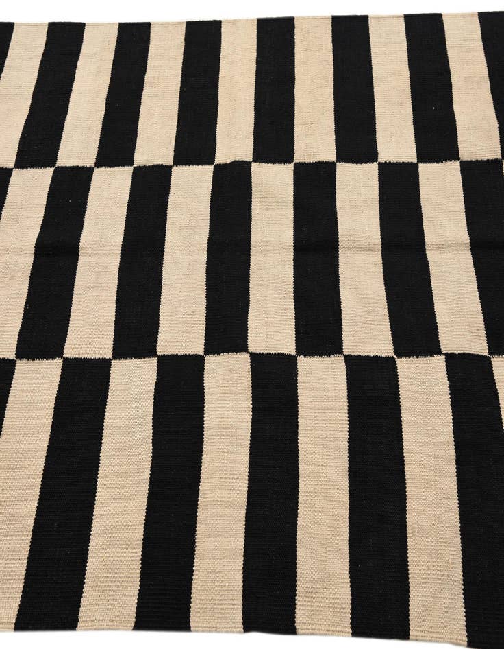 Detail image of  4' 3 x 6' 1  Hand Woven Kilim Modern Wool Rug