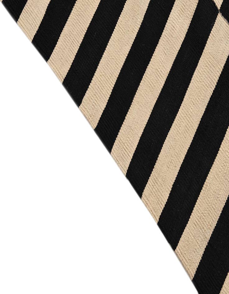 Detail image of  4' 3 x 6' 1  Hand Woven Kilim Modern Wool Rug