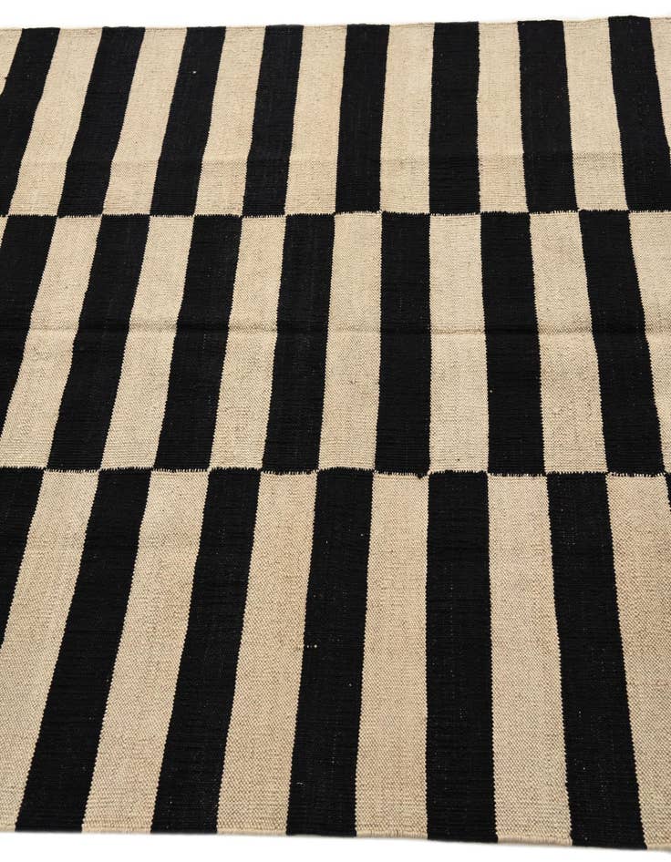 Detail image of  4' 3 x 5' 10  Hand Woven Kilim Modern Wool Rug