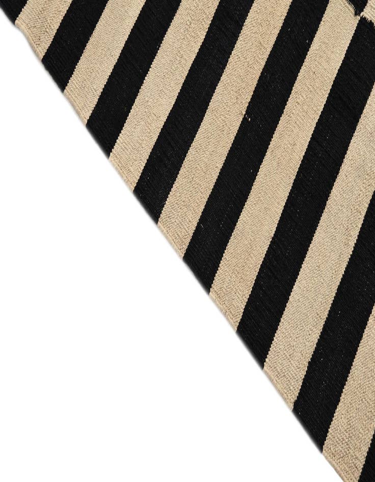 Detail image of  4' 3 x 5' 10  Hand Woven Kilim Modern Wool Rug