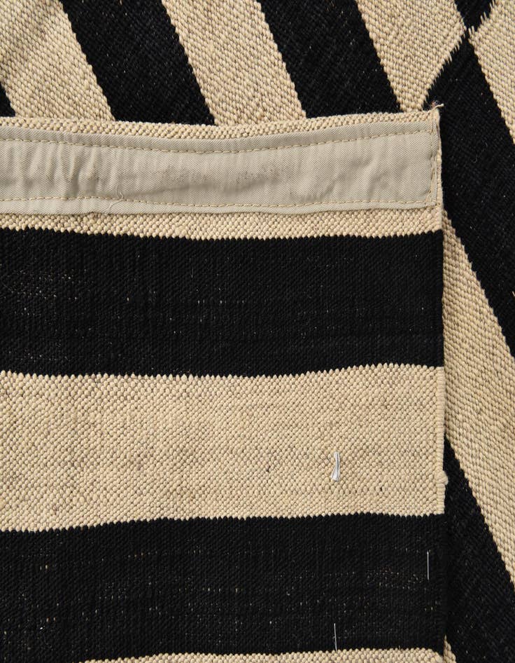 Detail image of  4' 3 x 5' 10  Hand Woven Kilim Modern Wool Rug