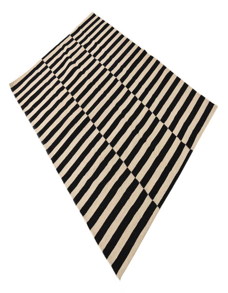 Detail image of  4' 1 x 5' 10  Hand Woven Kilim Modern Wool Rug