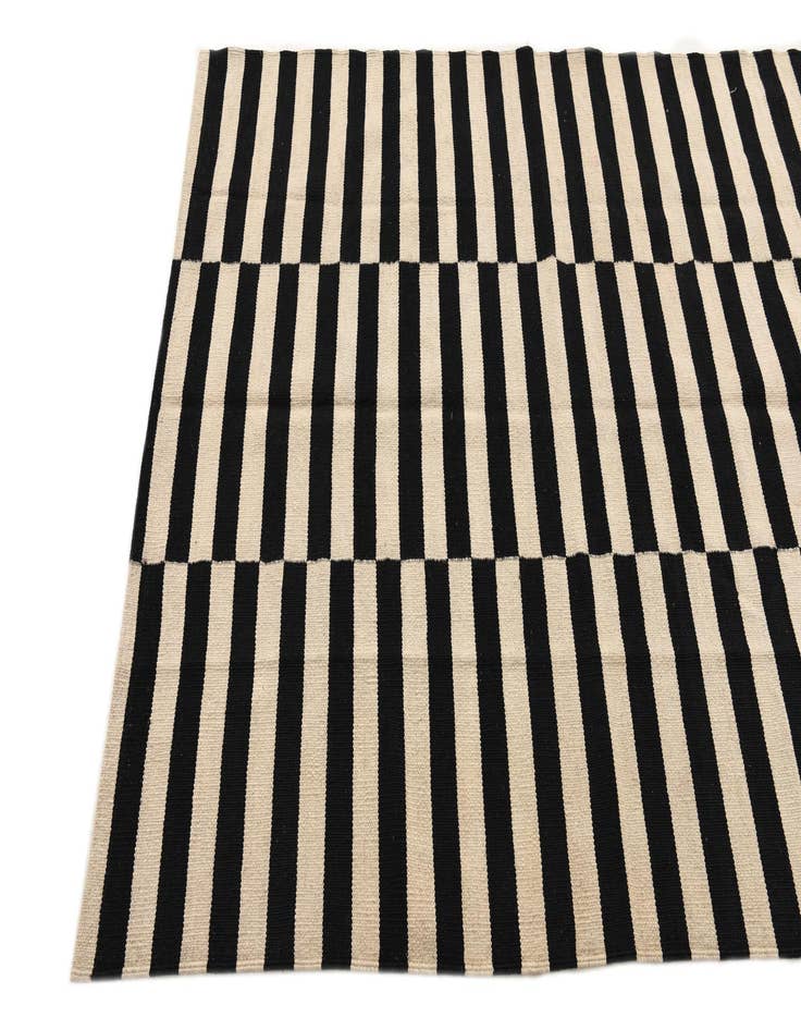 Detail image of  4' 1 x 5' 10  Hand Woven Kilim Modern Wool Rug