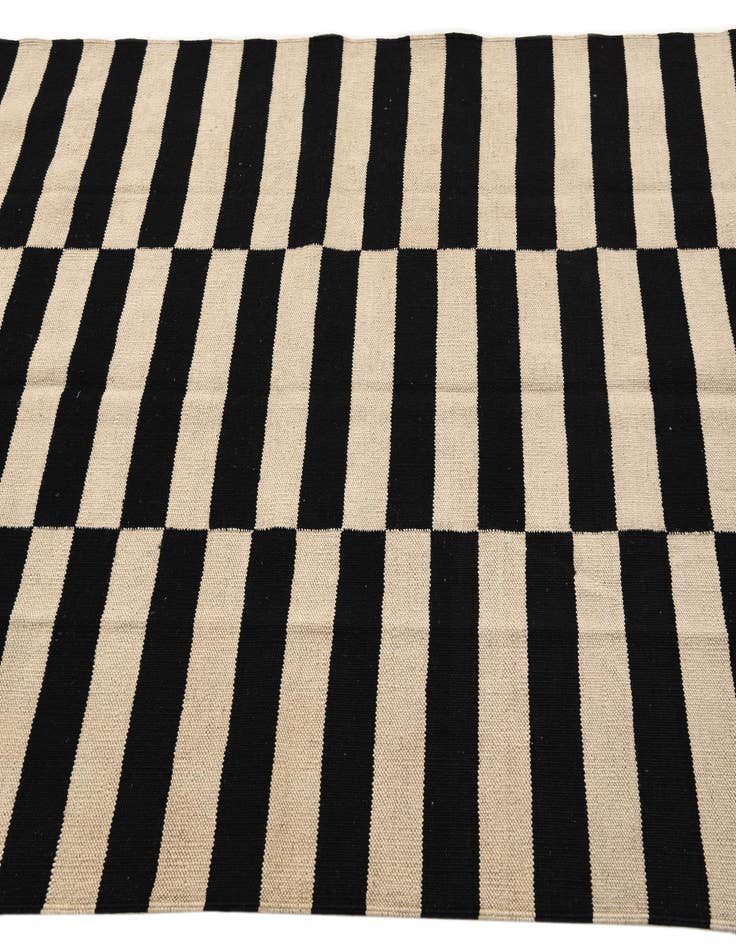 Detail image of  4' 1 x 5' 10  Hand Woven Kilim Modern Wool Rug